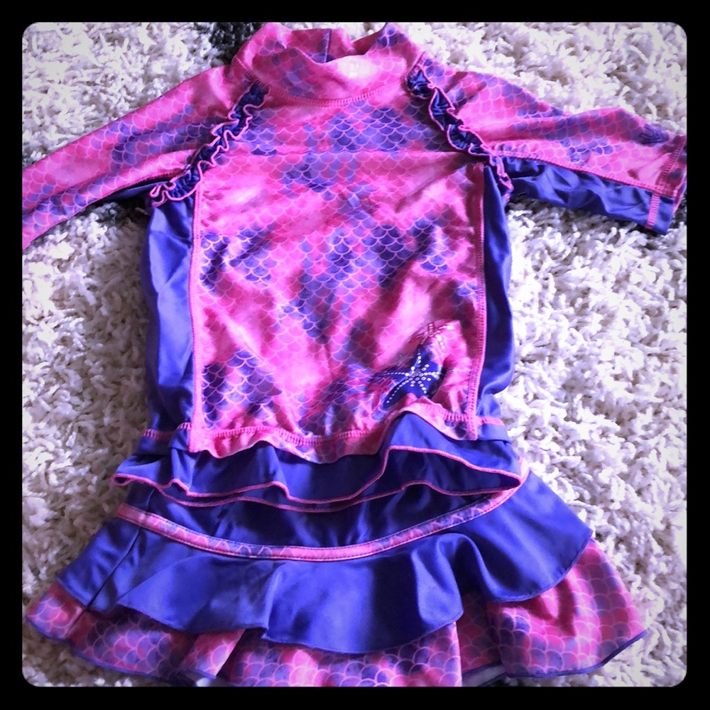 UVSKINZ bathing suit. Like new condition.